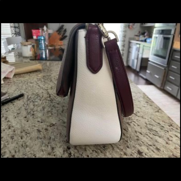 Kate Spade purse. Only used once. It is a beautiful bag. - Picture 3 of 4